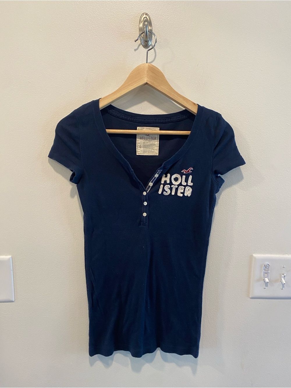 Hollister Womens vintage Y2K henley top Size Large stretch slim spell out